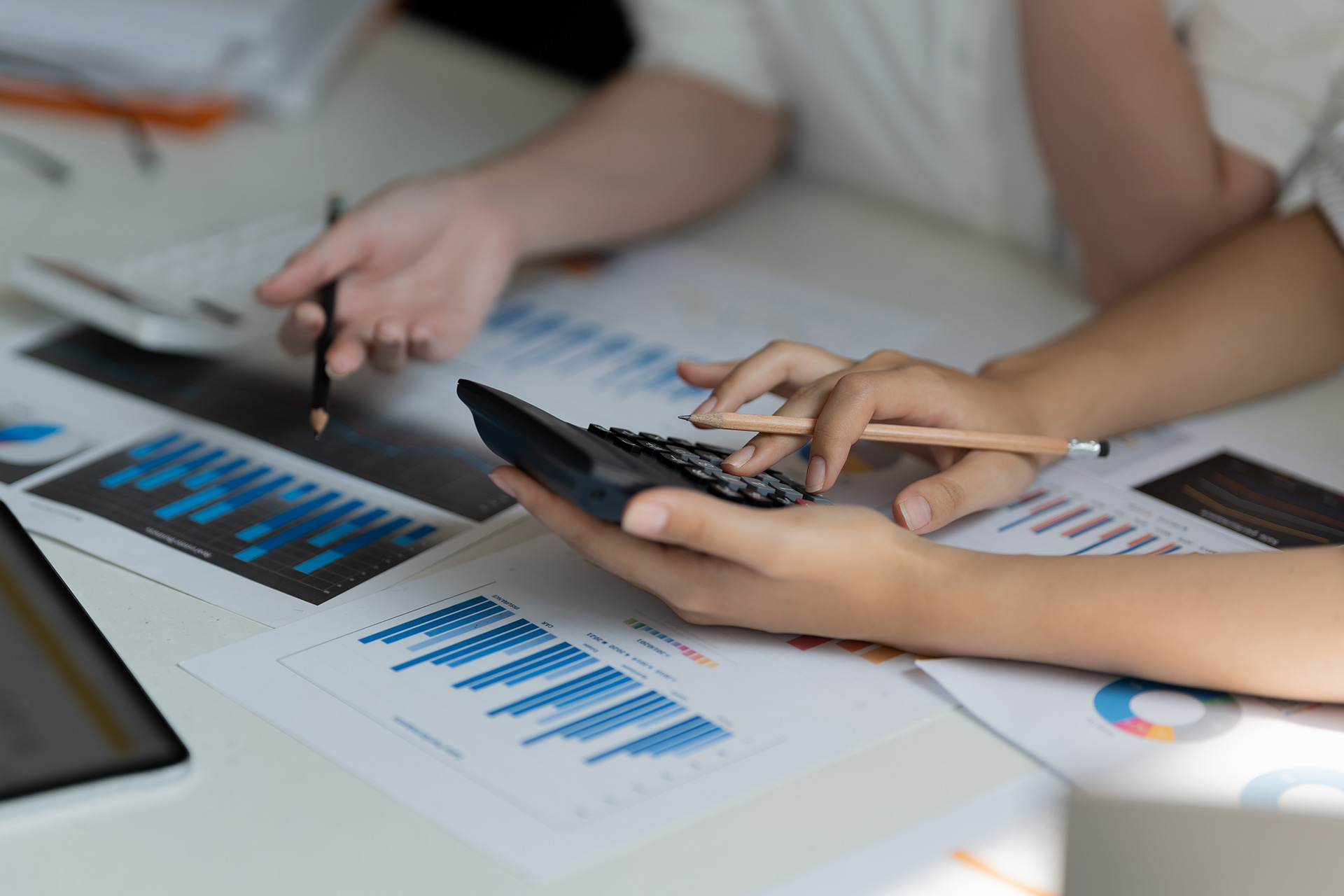 close-up-accountant-bookkeeper-woman-working-about-AZ87SS3.jpg